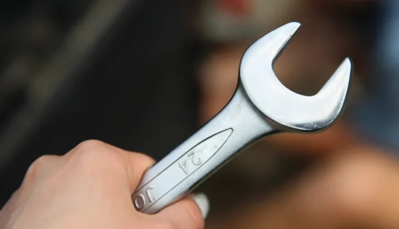 Adjustable spanner used for disconnecting a radiator valve