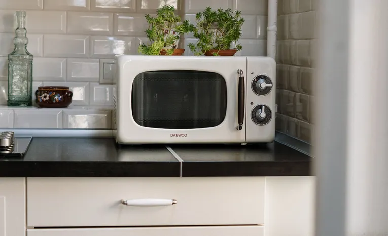 How to Clean a Microwave: Step-by-Step Guide