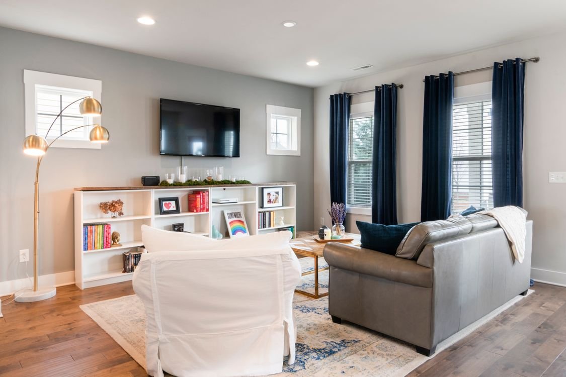 How to Make a Small Living Room Look Bigger: 12 Easy Ways