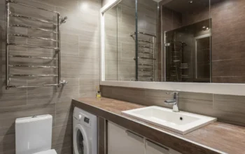 Modern bathroom with tiled wall and mirror